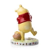 English Ladies Winnie The Pooh - A Hug is Always the Right Size - Figurine