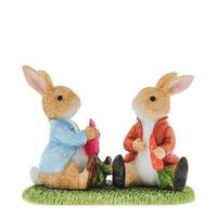 Beatrix Potter Peter Rabbit Mini Figurine - Peter & Benjamin Eating Vegetables